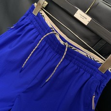 Burberry 巴宝莉,2026夏季最新品,专柜同步有售,原单狠货,时尚休闲短裤,进口原版面料,上身舒 Burberry 巴宝莉,2026夏季最新品,专柜同步有售,原单狠货,时尚休闲短裤,进口原版面料,上身舒