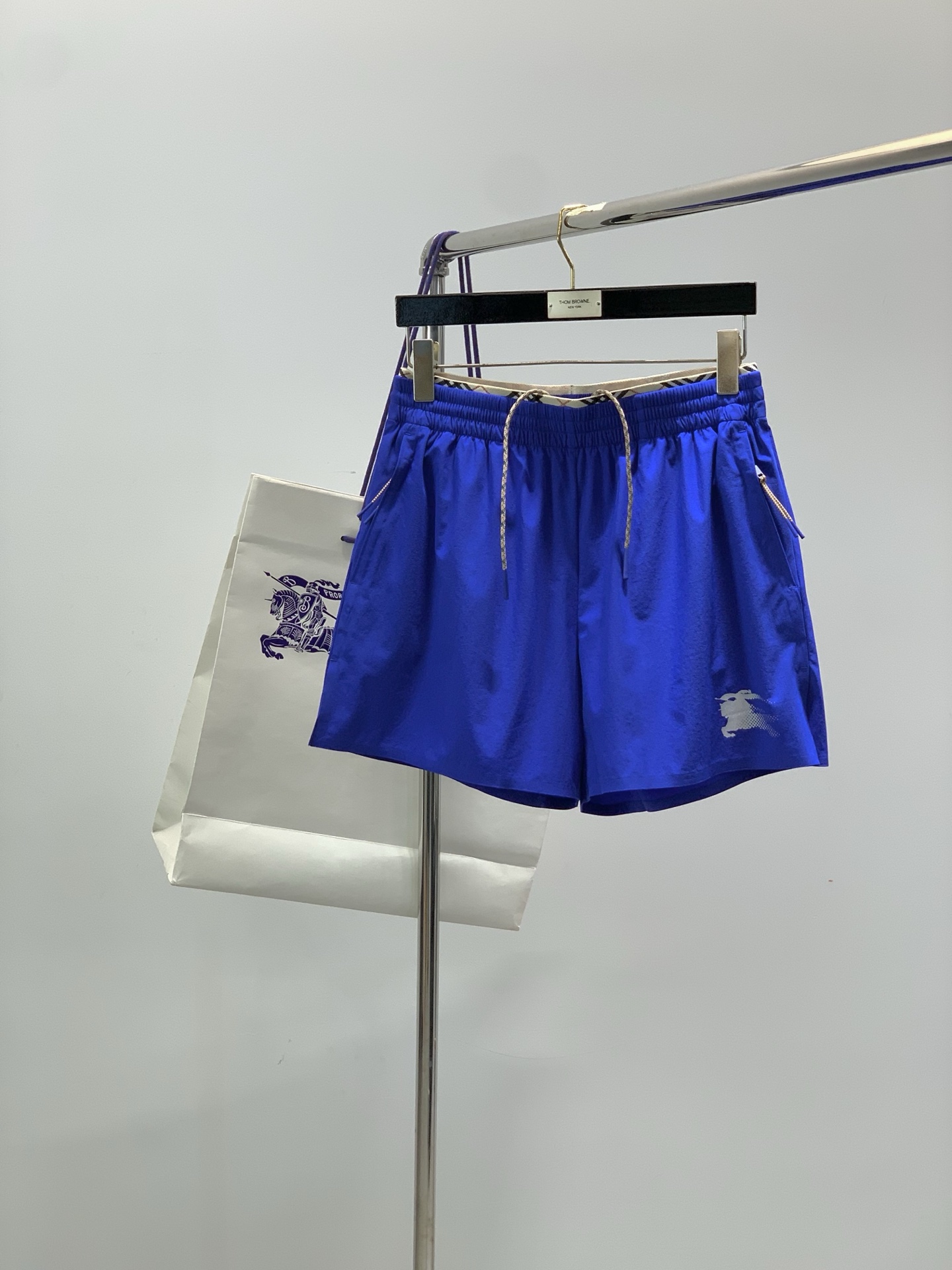 Burberry 巴宝莉，2026夏季最新品，专柜同步有售，原单狠货，时尚休闲短裤，进口原版面料，上身舒