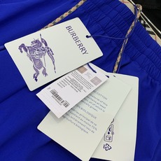 Burberry 巴宝莉,2026夏季最新品,专柜同步有售,原单狠货,时尚休闲短裤,进口原版面料,上身舒 Burberry 巴宝莉,2026夏季最新品,专柜同步有售,原单狠货,时尚休闲短裤,进口原版面料,上身舒