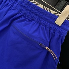 Burberry 巴宝莉,2026夏季最新品,专柜同步有售,原单狠货,时尚休闲短裤,进口原版面料,上身舒 Burberry 巴宝莉,2026夏季最新品,专柜同步有售,原单狠货,时尚休闲短裤,进口原版面料,上身舒