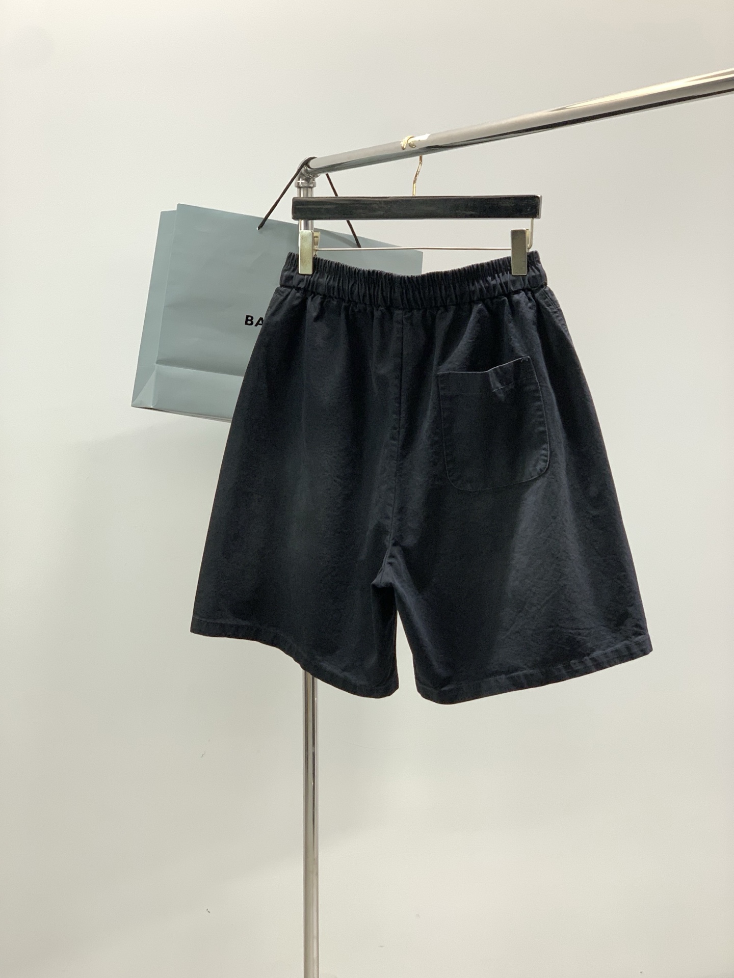 Balenciaga 巴黎世家，2026夏季最新品，专柜同步有售，原单狠货，时尚休闲短裤，进口原版面料，