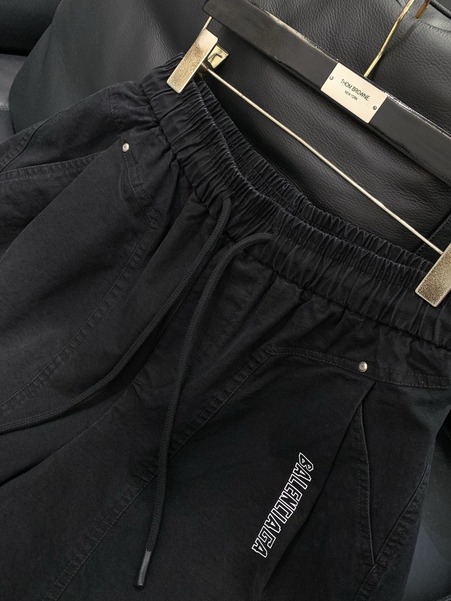 Balenciaga 巴黎世家，2026夏季最新品，专柜同步有售，原单狠货，时尚休闲短裤，进口原版面料，