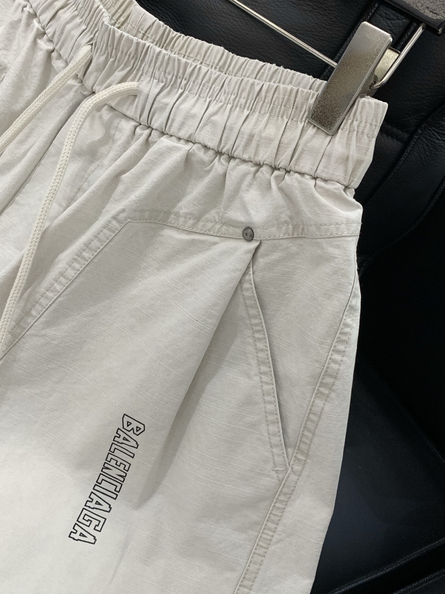Balenciaga 巴黎世家，2026夏季最新品，专柜同步有售，原单狠货，时尚休闲短裤，进口原版面料，