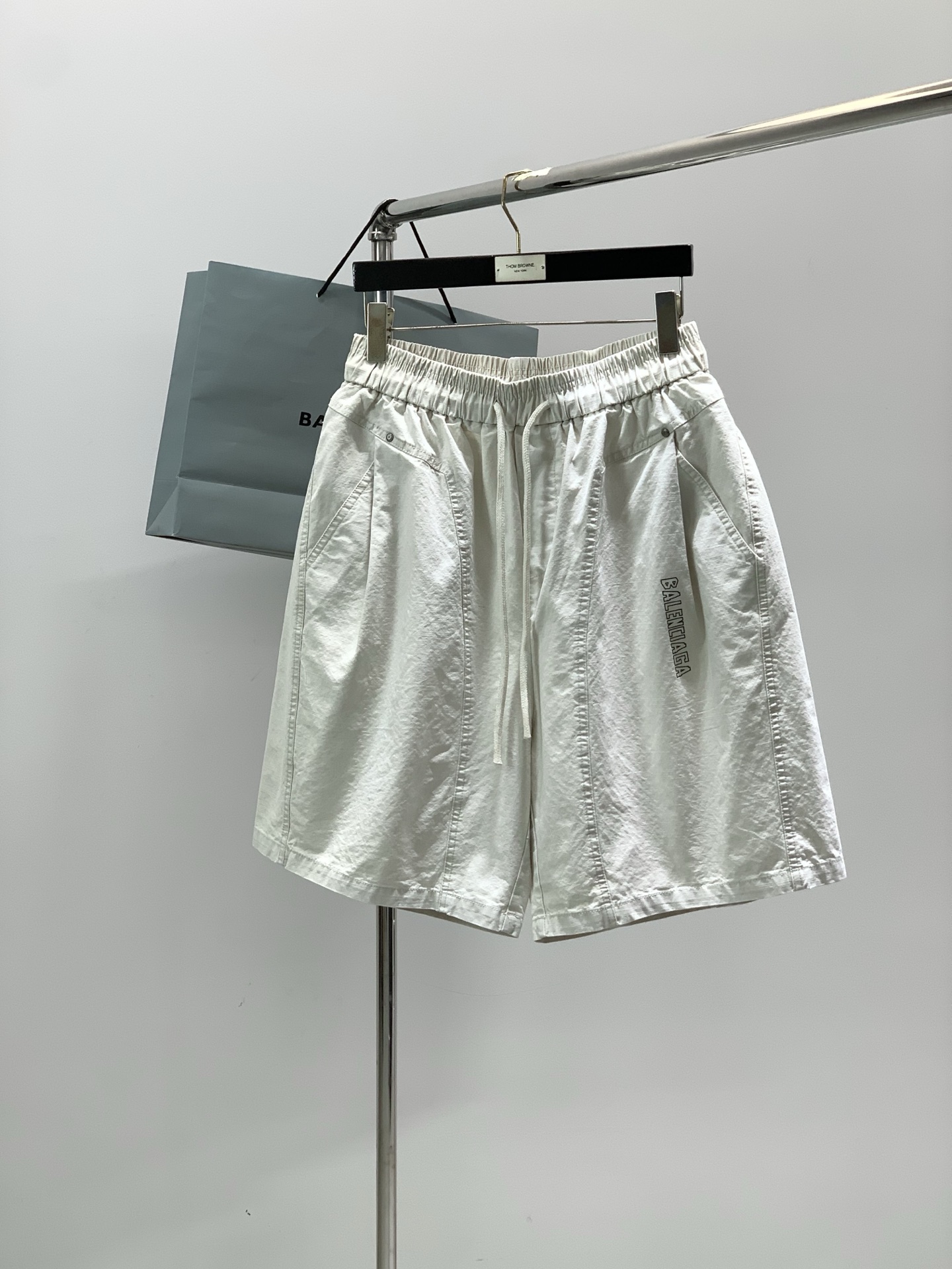 Balenciaga 巴黎世家，2026夏季最新品，专柜同步有售，原单狠货，时尚休闲短裤，进口原版面料，