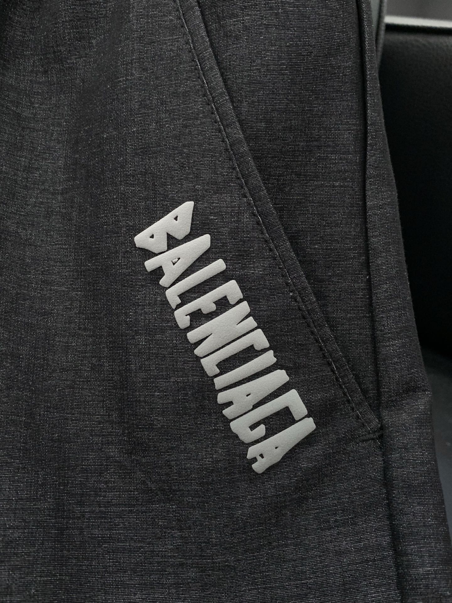 Balenciaga 巴黎世家，2026夏季最新品，专柜同步有售，原单狠货，时尚休闲短裤，进口原版面料，