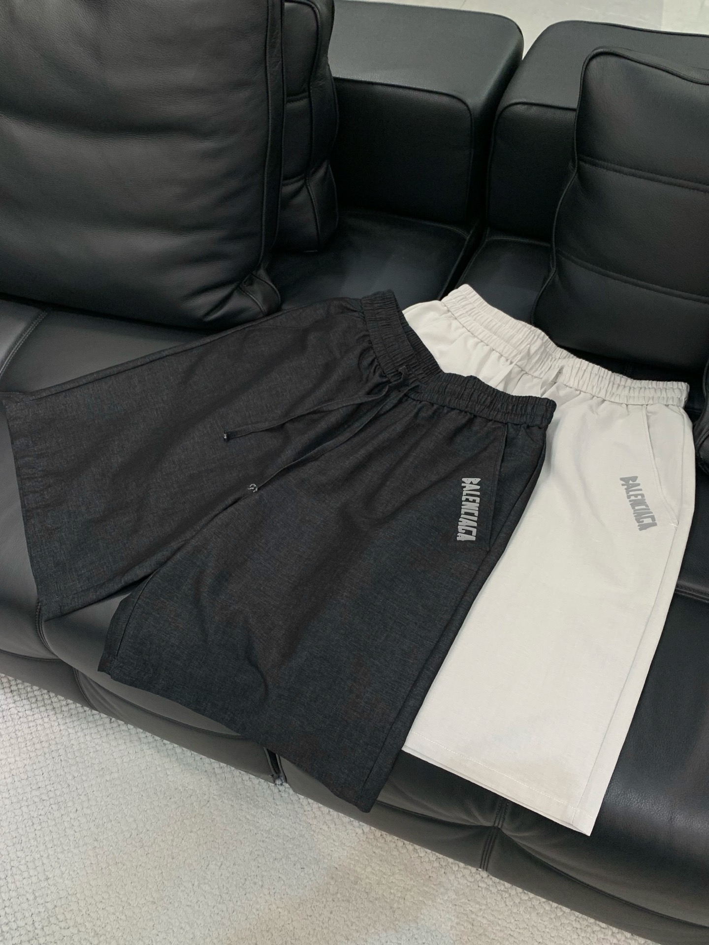 Balenciaga 巴黎世家，2026夏季最新品，专柜同步有售，原单狠货，时尚休闲短裤，进口原版面料，