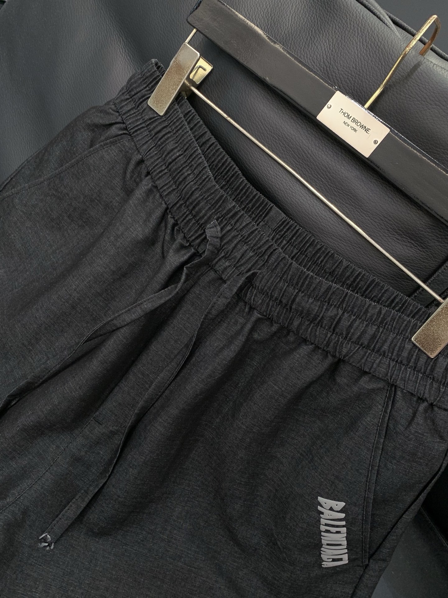 Balenciaga 巴黎世家，2026夏季最新品，专柜同步有售，原单狠货，时尚休闲短裤，进口原版面料，