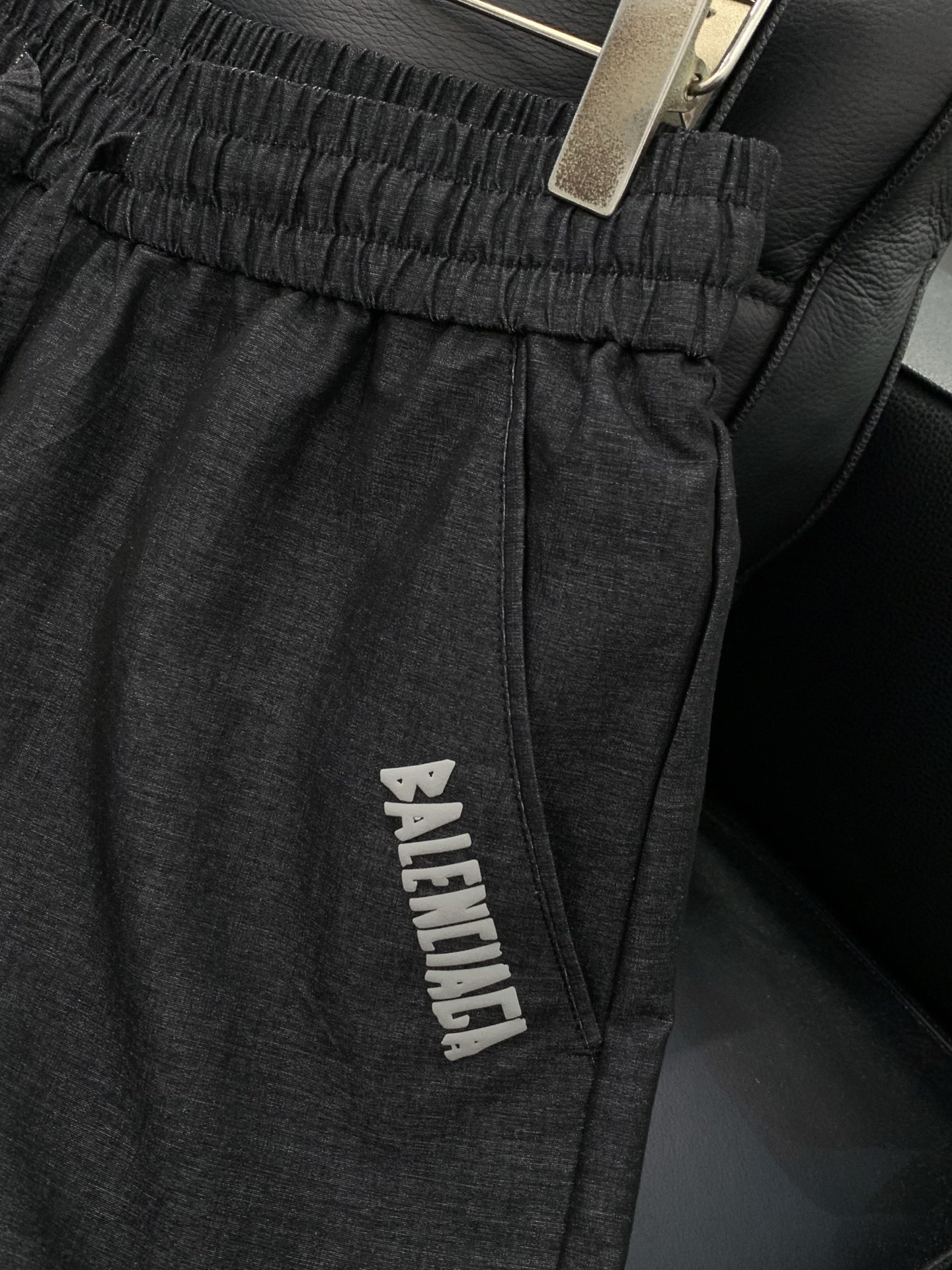 Balenciaga 巴黎世家，2026夏季最新品，专柜同步有售，原单狠货，时尚休闲短裤，进口原版面料，