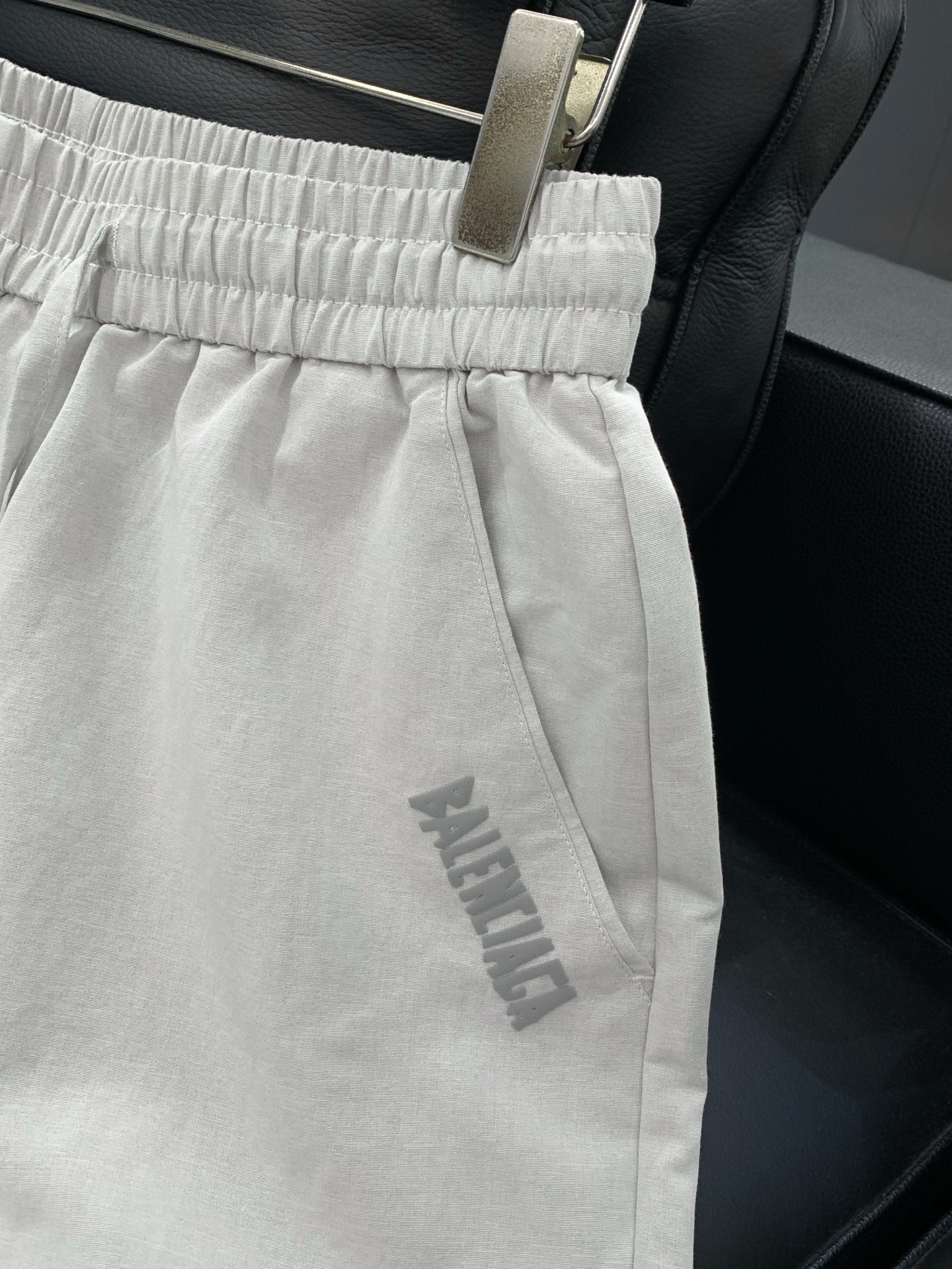 Balenciaga 巴黎世家，2026夏季最新品，专柜同步有售，原单狠货，时尚休闲短裤，进口原版面料，