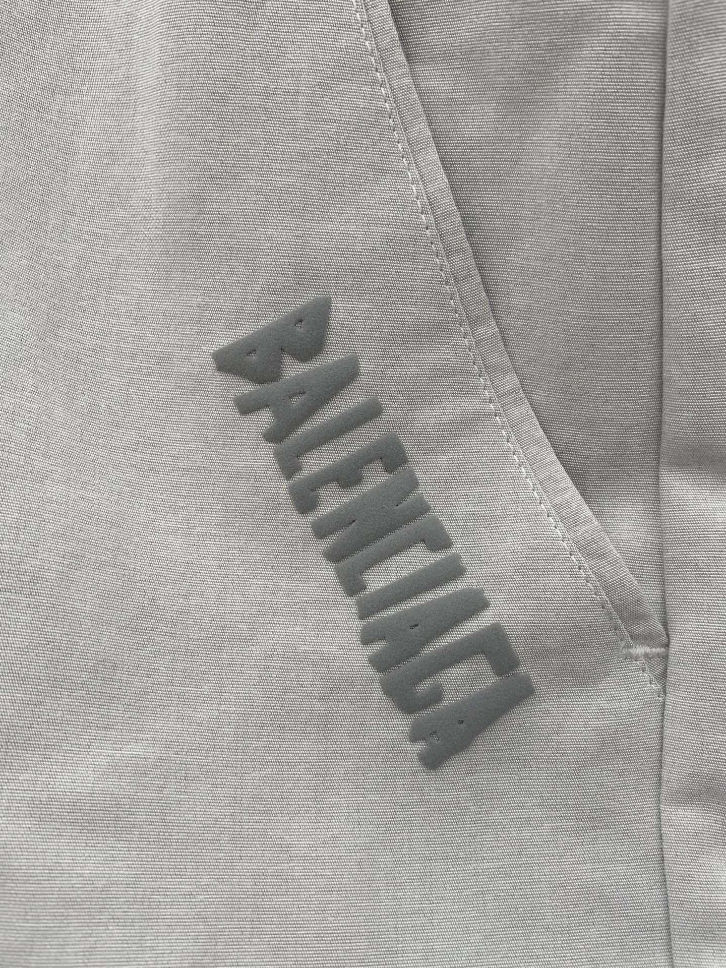 Balenciaga 巴黎世家，2026夏季最新品，专柜同步有售，原单狠货，时尚休闲短裤，进口原版面料，