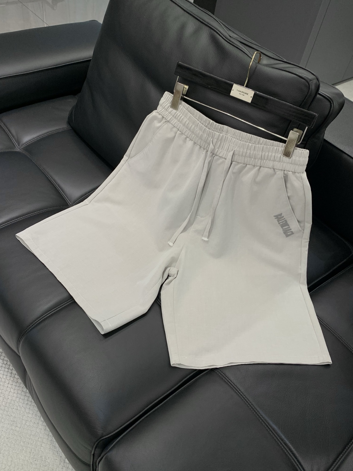 Balenciaga 巴黎世家，2026夏季最新品，专柜同步有售，原单狠货，时尚休闲短裤，进口原版面料，