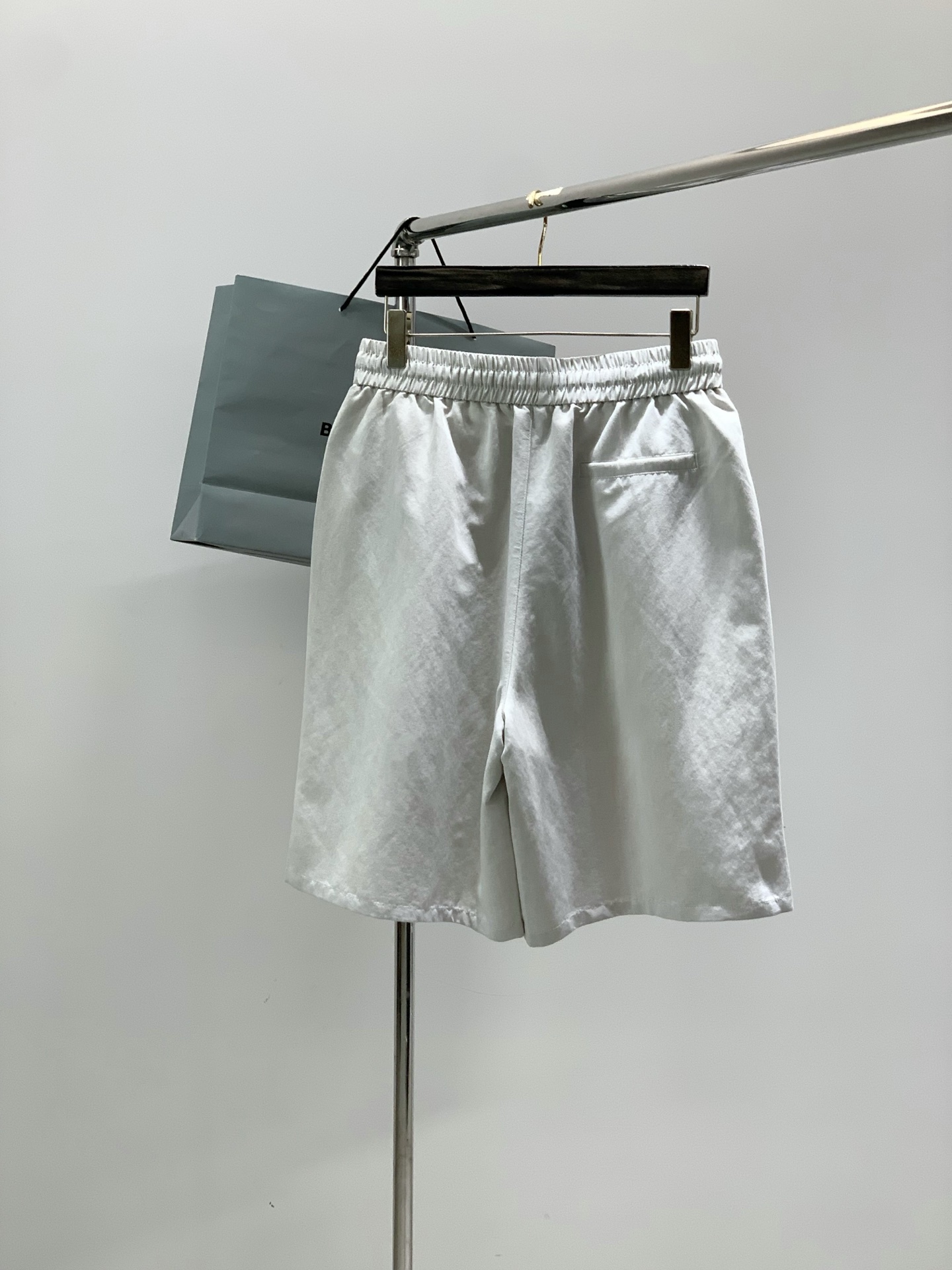 Balenciaga 巴黎世家，2026夏季最新品，专柜同步有售，原单狠货，时尚休闲短裤，进口原版面料，