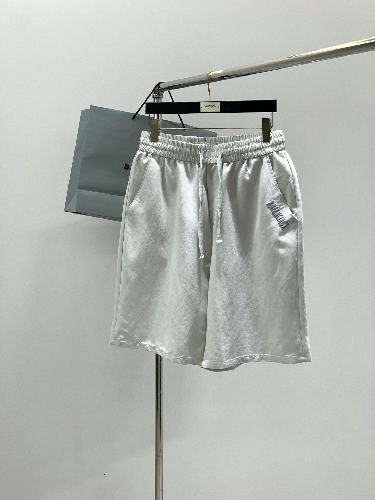Balenciaga 巴黎世家，2026夏季最新品，专柜同步有售，原单狠货，时尚休闲短裤，进口原版面料，