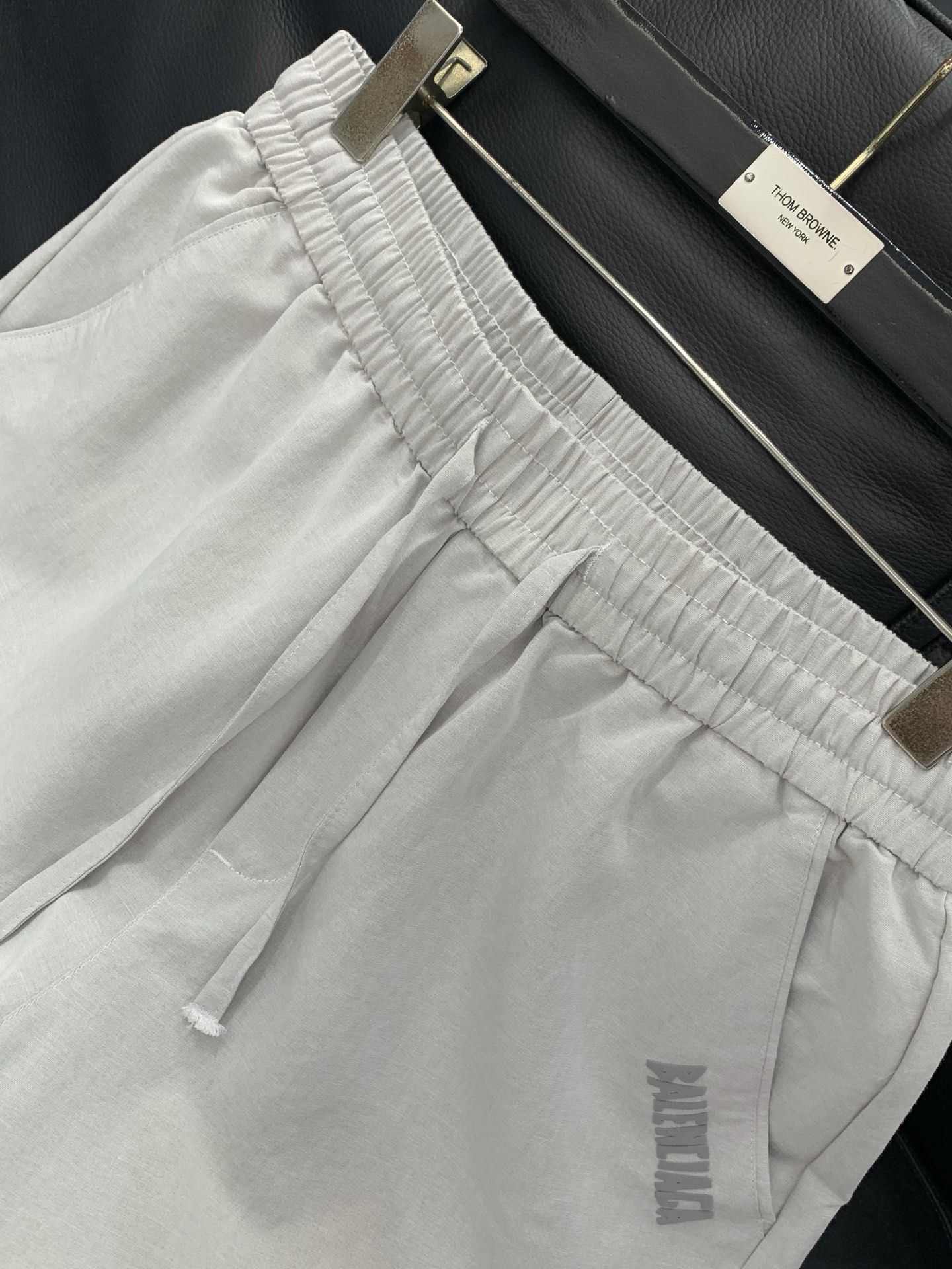 Balenciaga 巴黎世家，2026夏季最新品，专柜同步有售，原单狠货，时尚休闲短裤，进口原版面料，