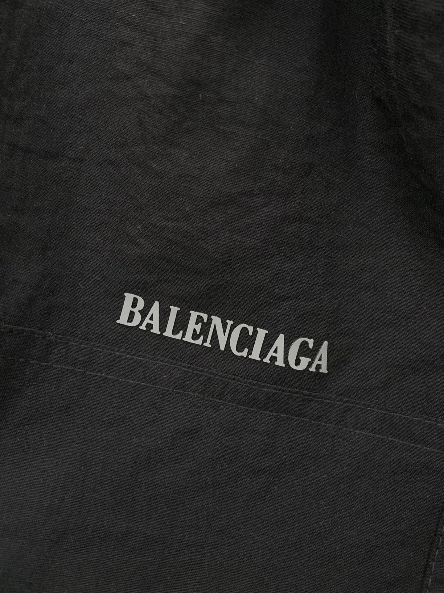 Balenciaga 巴黎世家，2026夏季最新品，专柜同步有售，原单狠货，时尚休闲短裤，进口原版面料，