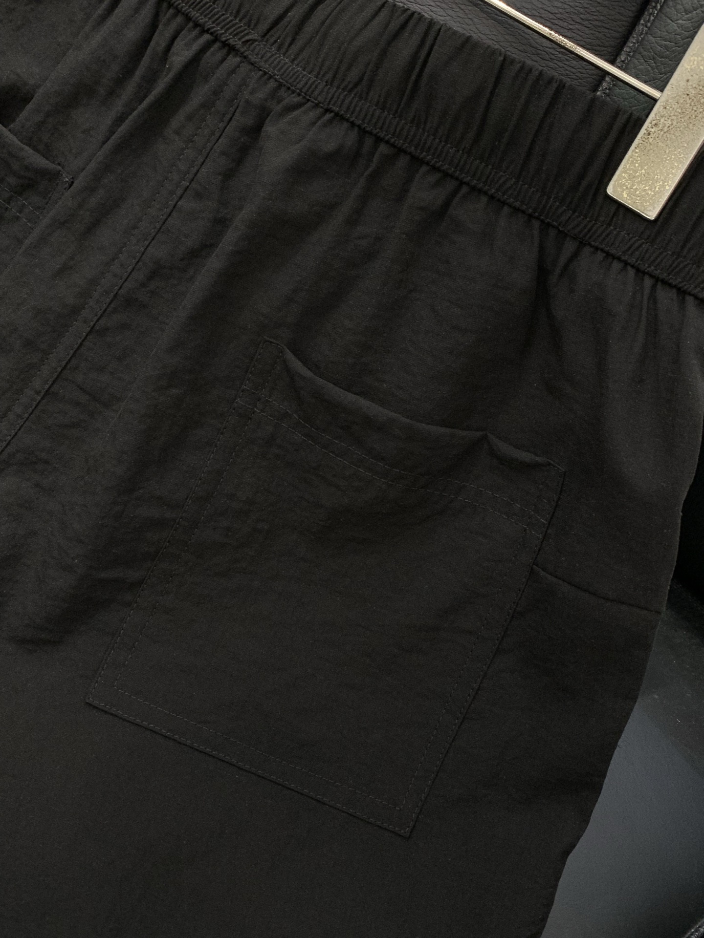 Balenciaga 巴黎世家，2026夏季最新品，专柜同步有售，原单狠货，时尚休闲短裤，进口原版面料，
