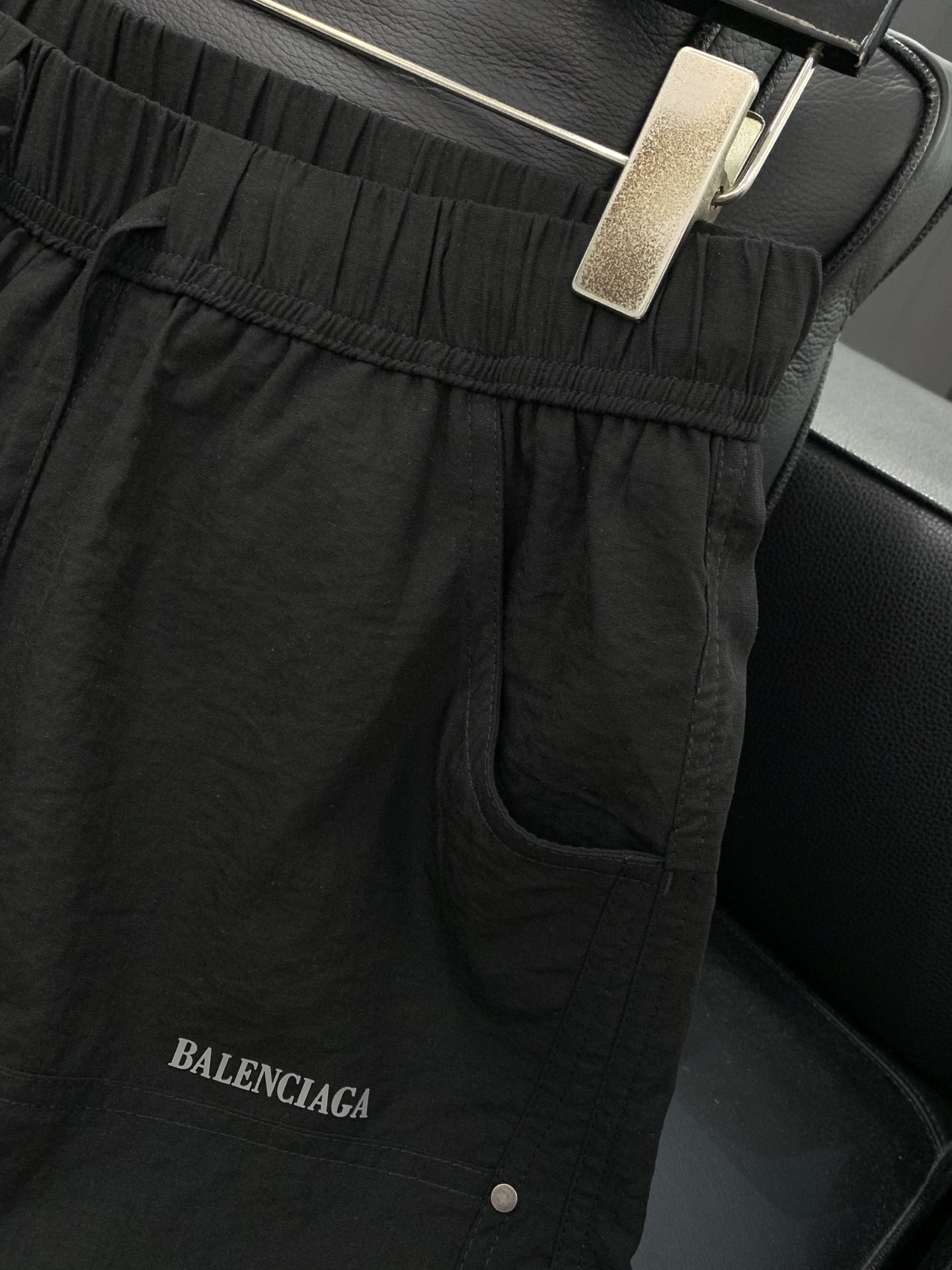 Balenciaga 巴黎世家，2026夏季最新品，专柜同步有售，原单狠货，时尚休闲短裤，进口原版面料，