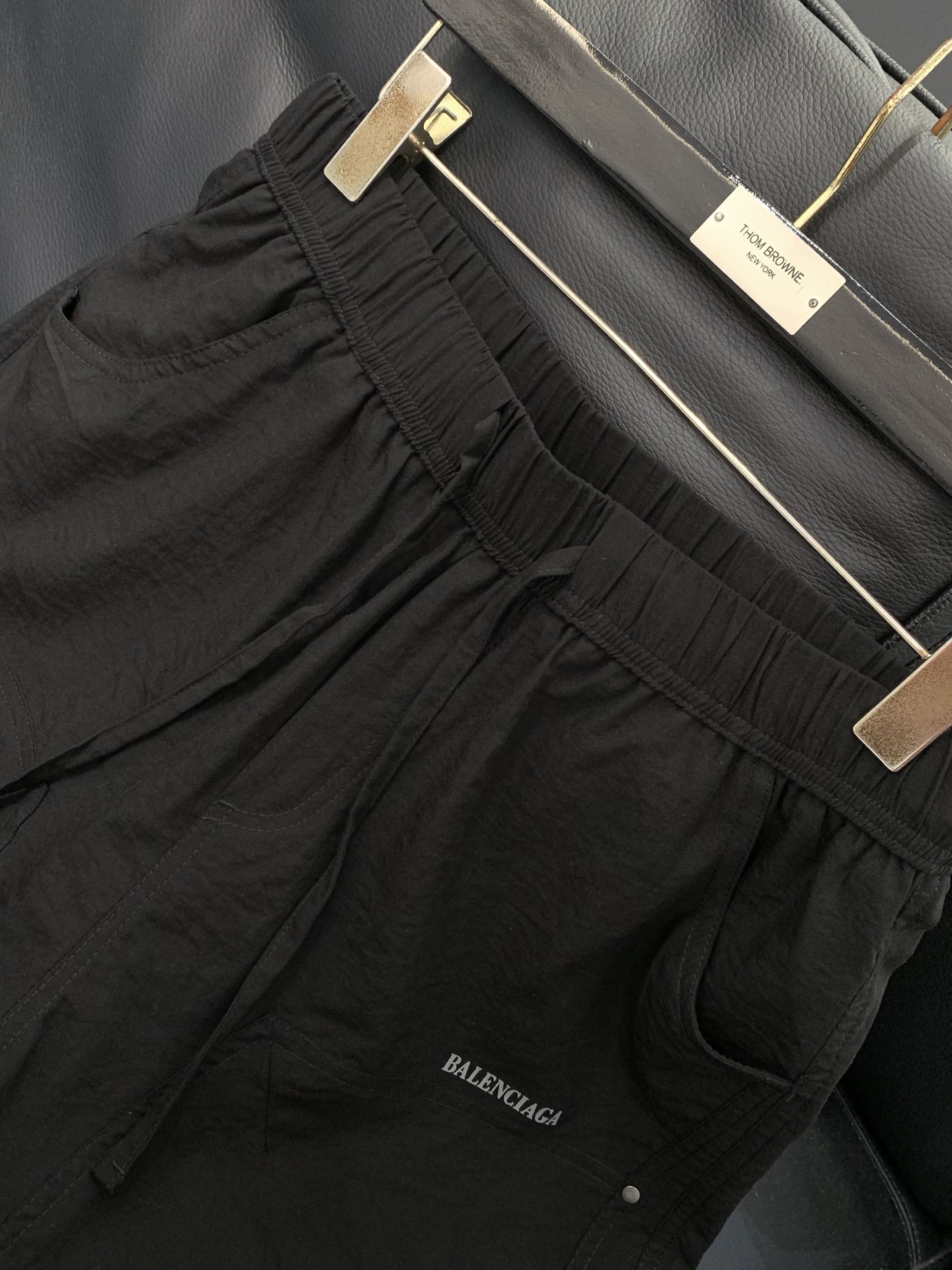 Balenciaga 巴黎世家，2026夏季最新品，专柜同步有售，原单狠货，时尚休闲短裤，进口原版面料，