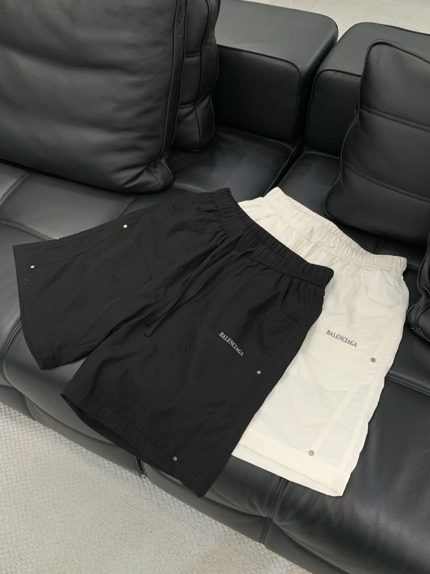Balenciaga 巴黎世家，2026夏季最新品，专柜同步有售，原单狠货，时尚休闲短裤，进口原版面料，