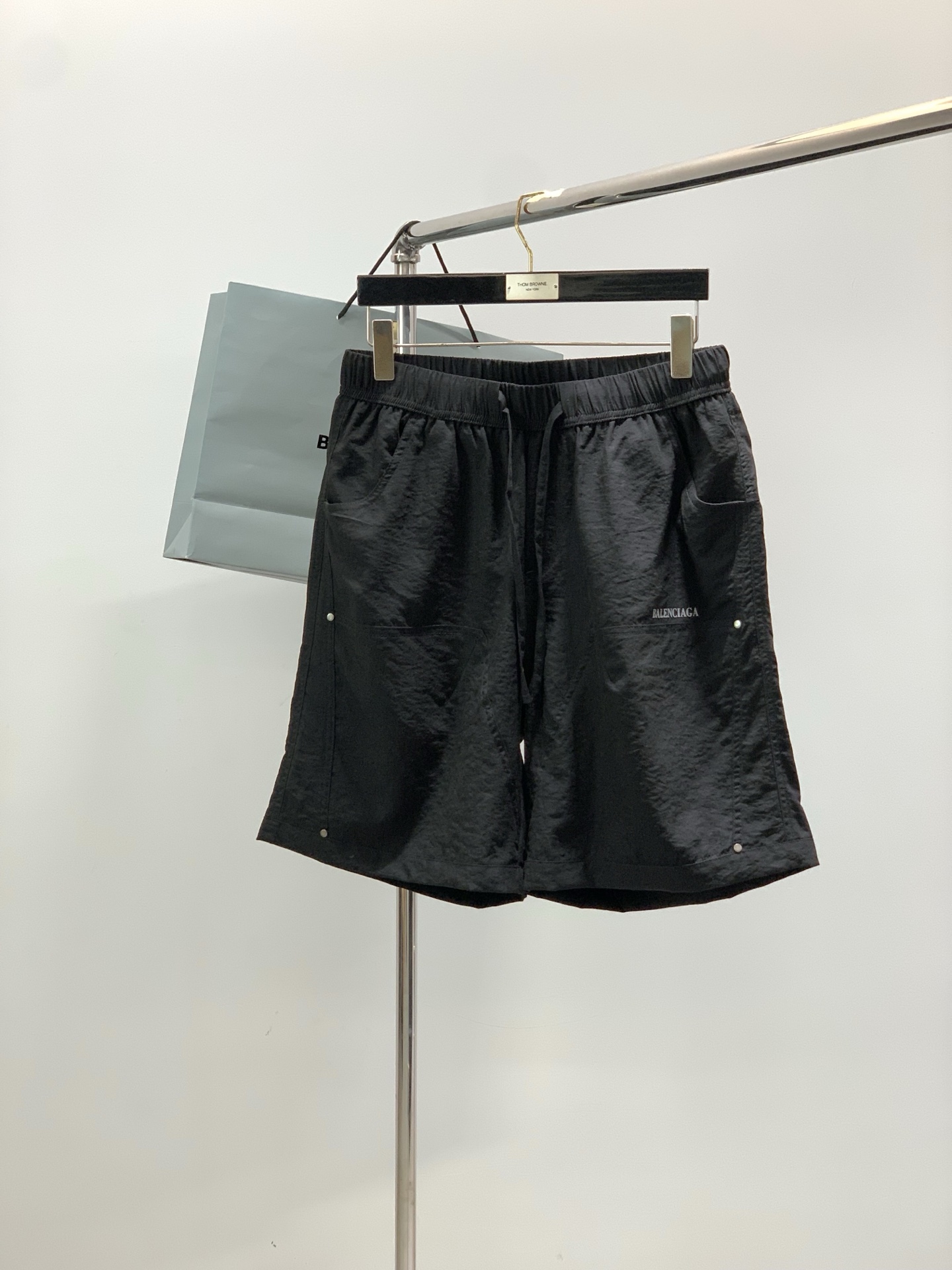 Balenciaga 巴黎世家，2026夏季最新品，专柜同步有售，原单狠货，时尚休闲短裤，进口原版面料，