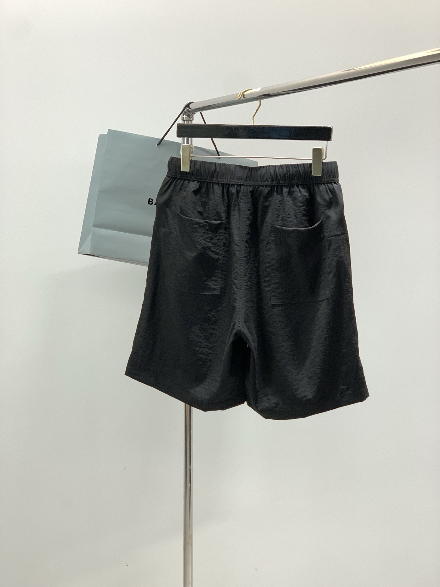 Balenciaga 巴黎世家，2026夏季最新品，专柜同步有售，原单狠货，时尚休闲短裤，进口原版面料，