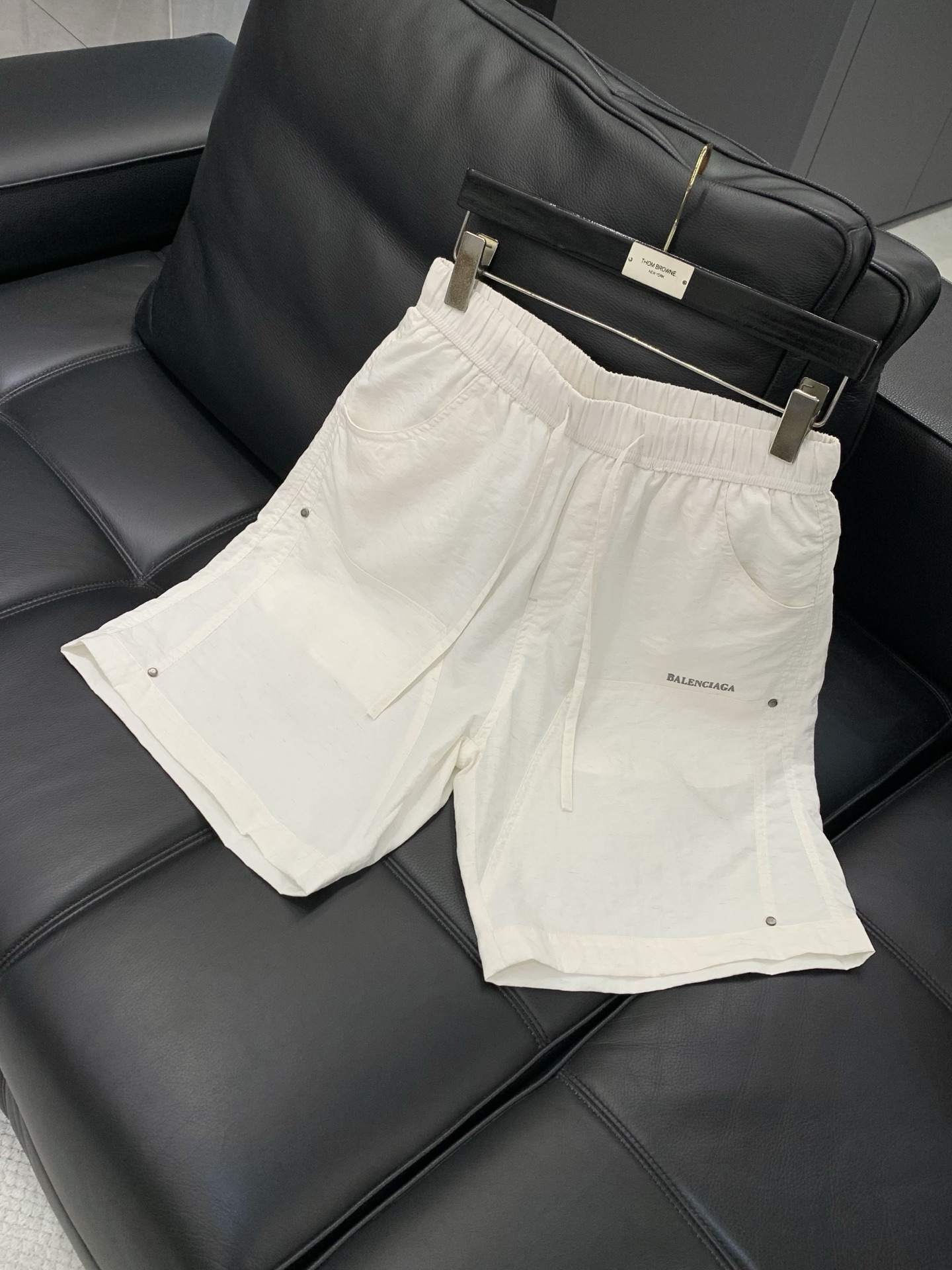 Balenciaga 巴黎世家，2026夏季最新品，专柜同步有售，原单狠货，时尚休闲短裤，进口原版面料，