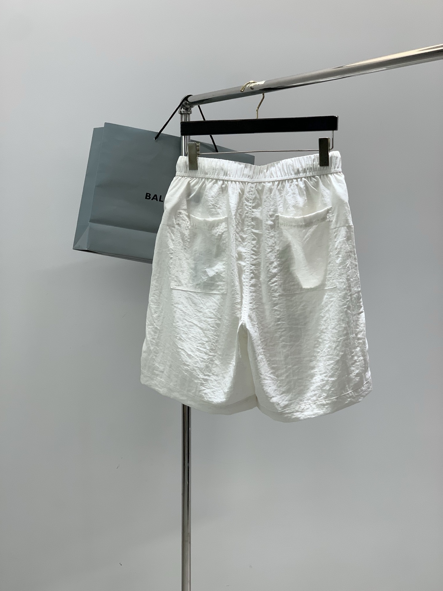 Balenciaga 巴黎世家，2026夏季最新品，专柜同步有售，原单狠货，时尚休闲短裤，进口原版面料，