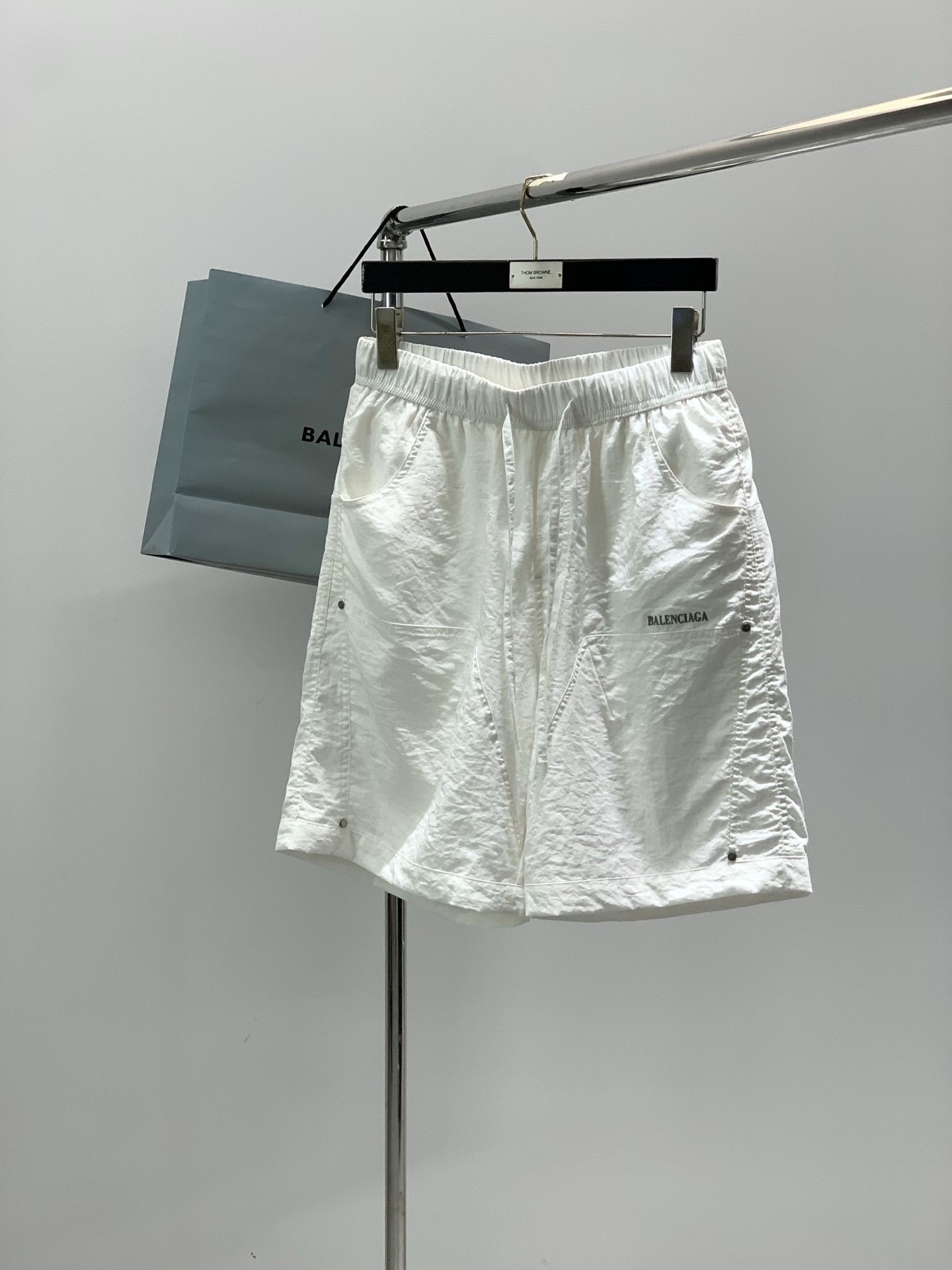 Balenciaga 巴黎世家，2026夏季最新品，专柜同步有售，原单狠货，时尚休闲短裤，进口原版面料，