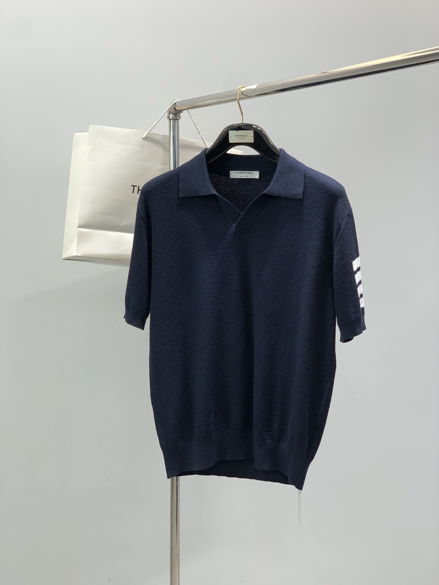 Thom Browne 汤姆·布朗 ，2026春秋最新品，时尚休闲针织翻领短袖，专柜同步有售，原单狠货，