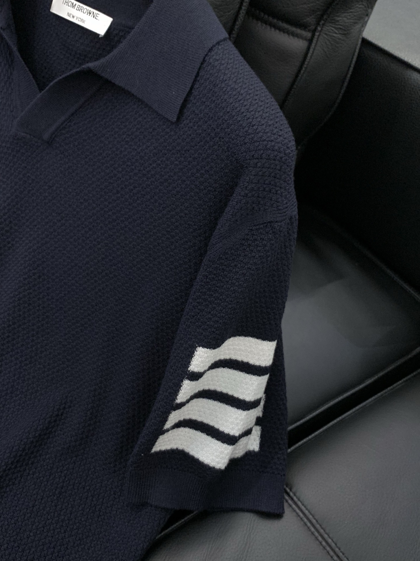 Thom Browne 汤姆·布朗 ，2026春秋最新品，时尚休闲针织翻领短袖，专柜同步有售，原单狠货，
