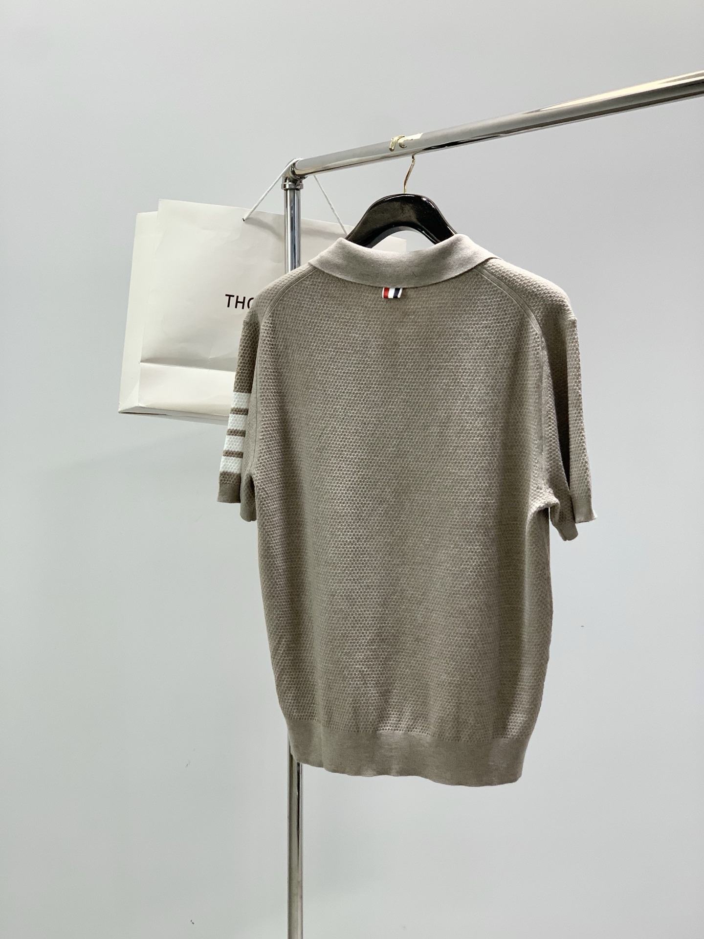 Thom Browne 汤姆·布朗 ，2026春秋最新品，时尚休闲针织翻领短袖，专柜同步有售，原单狠货，