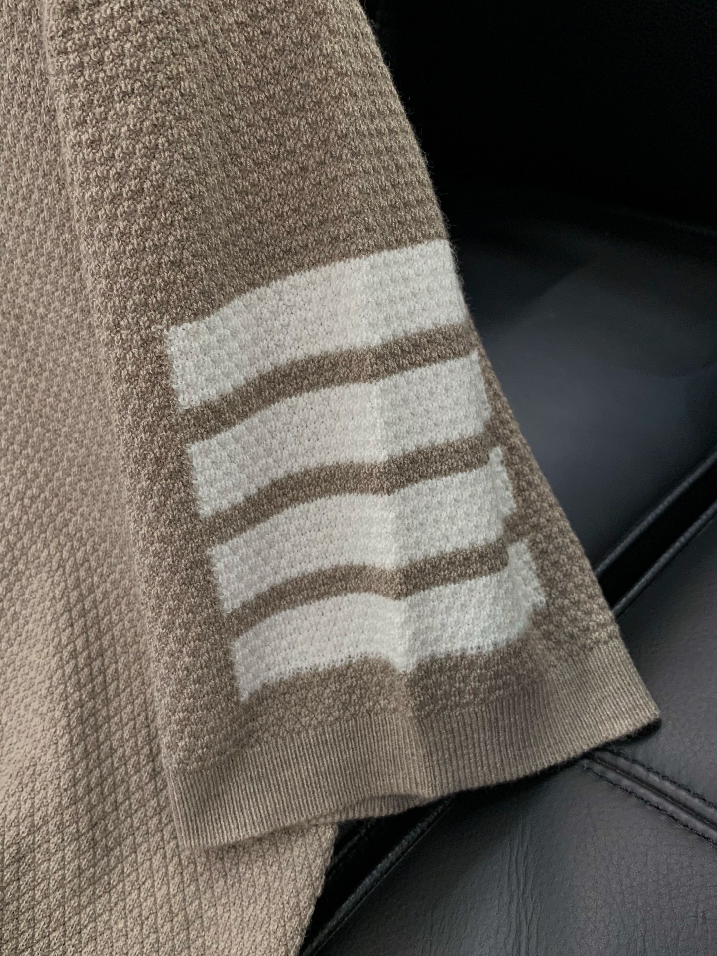 Thom Browne 汤姆·布朗 ，2026春秋最新品，时尚休闲针织翻领短袖，专柜同步有售，原单狠货，