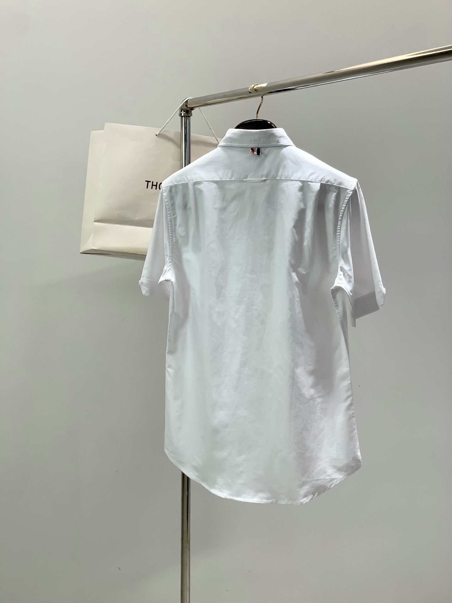 Thom Browne 汤姆·布朗 ，2026夏季最新品，时尚休闲短袖衬衫，专柜同步有售，原单狠货，采用