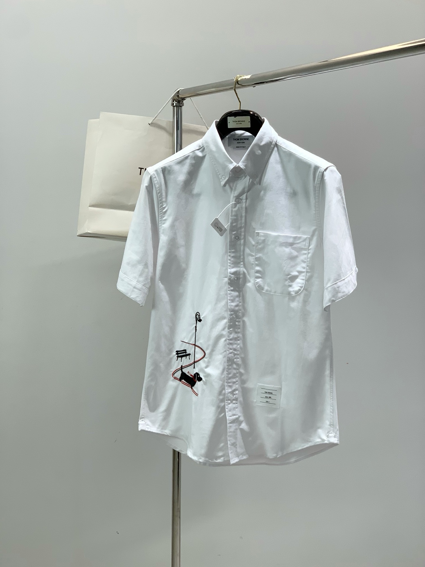 Thom Browne 汤姆·布朗 ，2026夏季最新品，时尚休闲短袖衬衫，专柜同步有售，原单狠货，采用