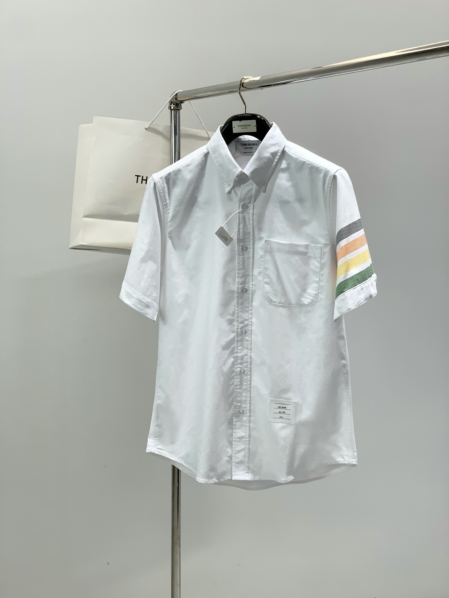 Thom Browne 汤姆·布朗 ，2026夏季最新品，时尚休闲短袖衬衫，专柜同步有售，原单狠货，采用