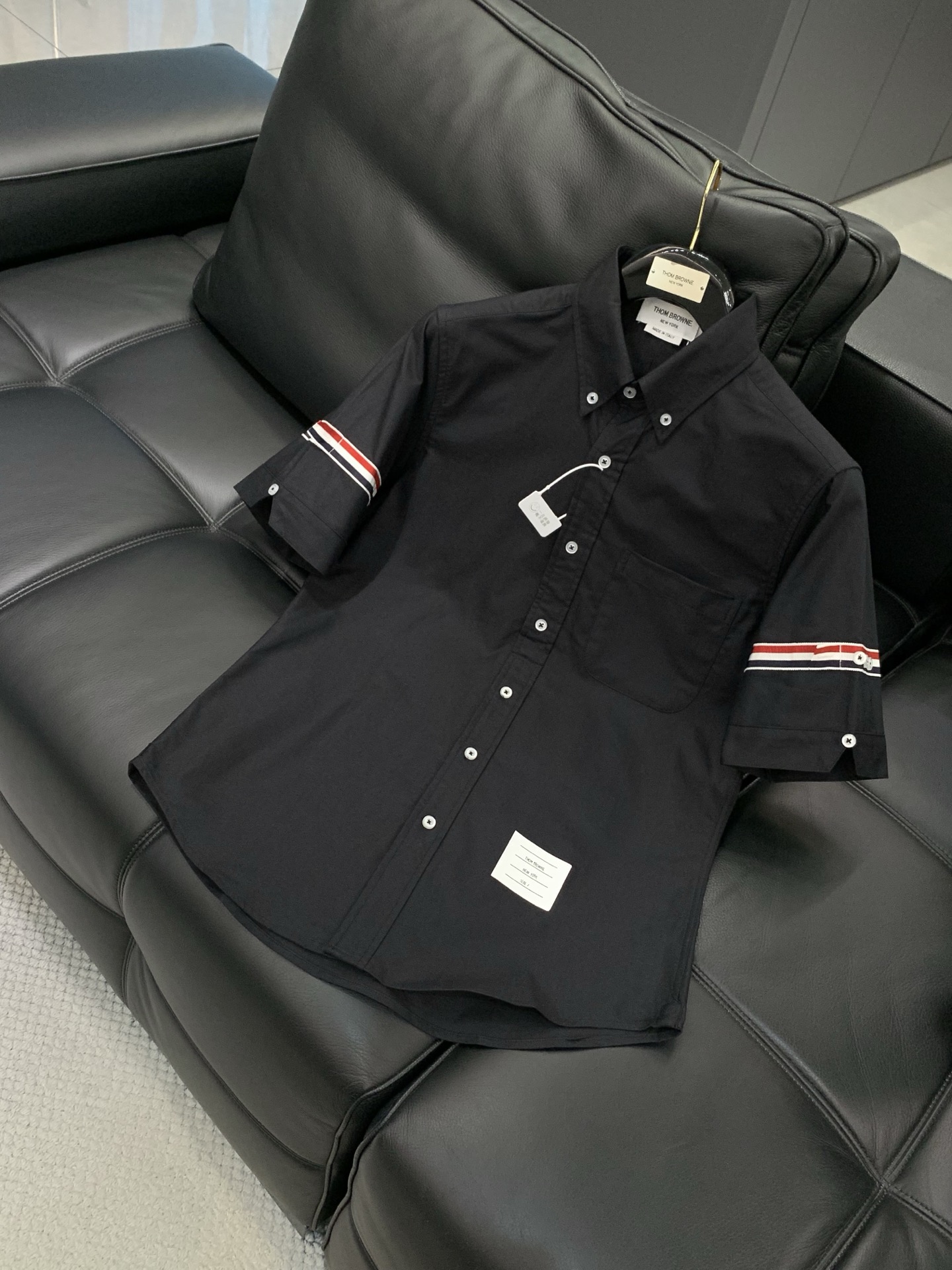 Thom Browne 汤姆·布朗 ，2026夏季最新品，时尚休闲短袖衬衫，专柜同步有售，原单狠货，采用
