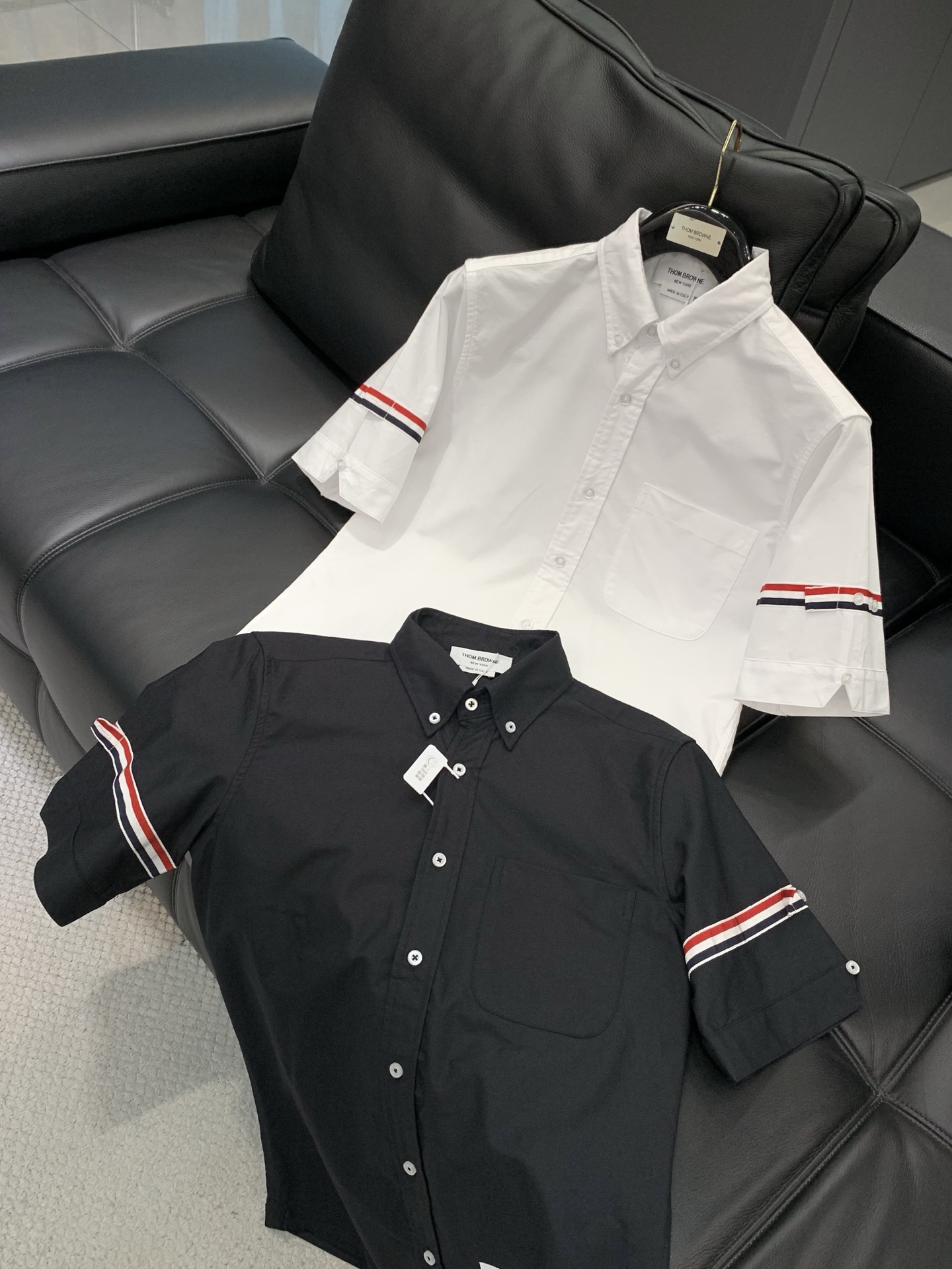 Thom Browne 汤姆·布朗 ，2026夏季最新品，时尚休闲短袖衬衫，专柜同步有售，原单狠货，采用