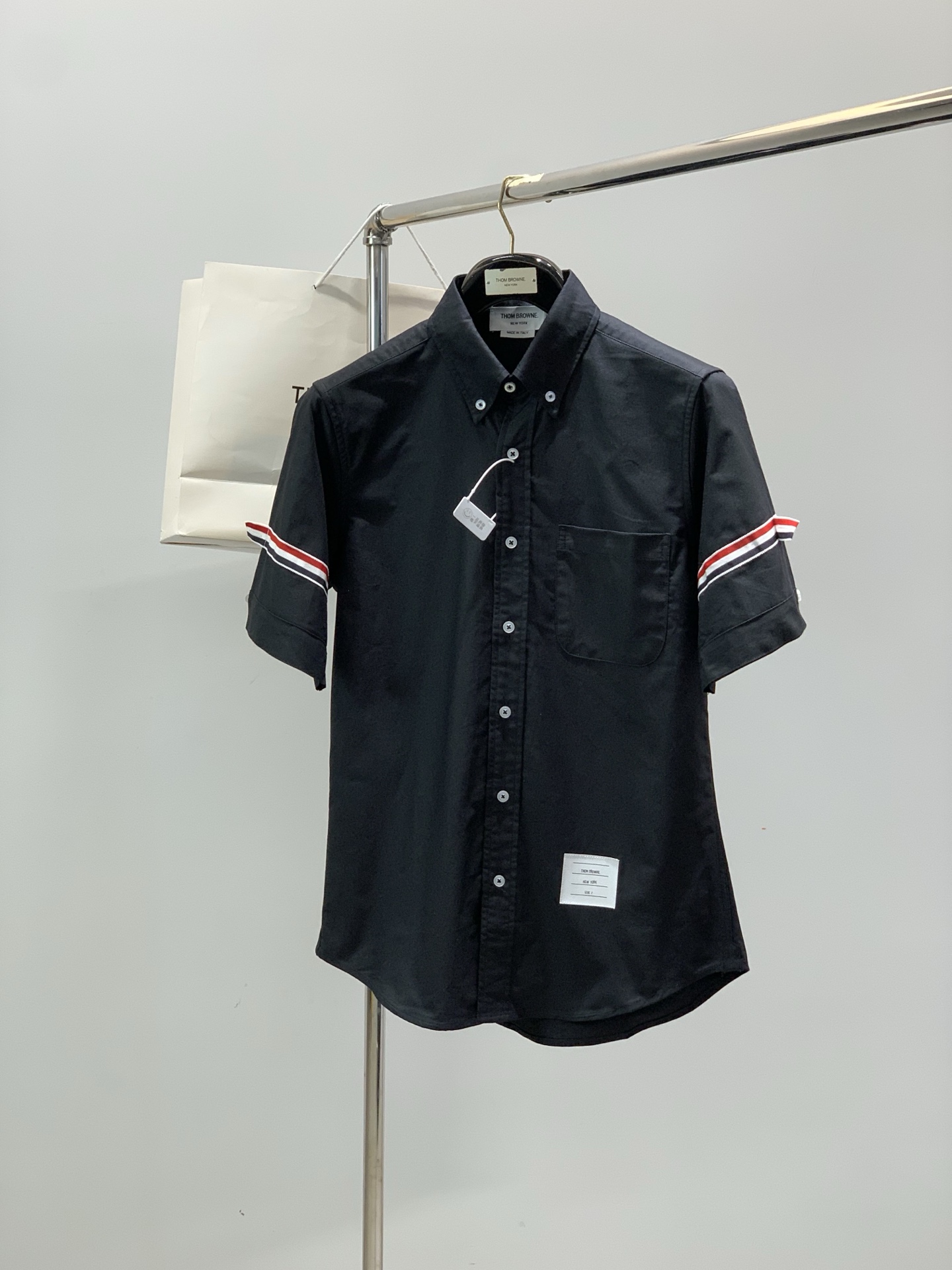 Thom Browne 汤姆·布朗 ，2026夏季最新品，时尚休闲短袖衬衫，专柜同步有售，原单狠货，采用