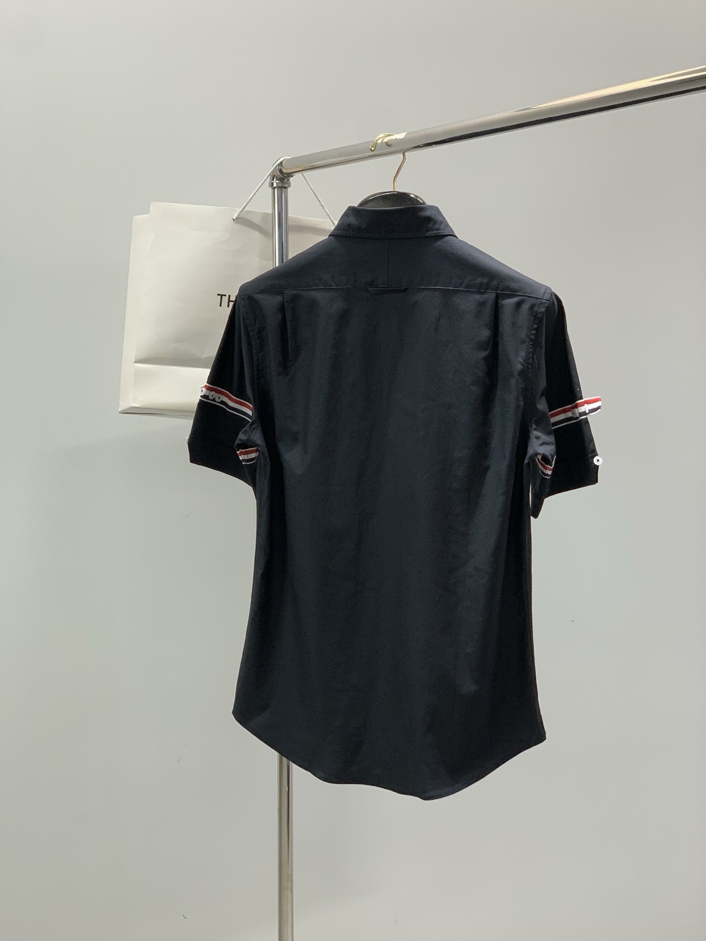 Thom Browne 汤姆·布朗 ，2026夏季最新品，时尚休闲短袖衬衫，专柜同步有售，原单狠货，采用