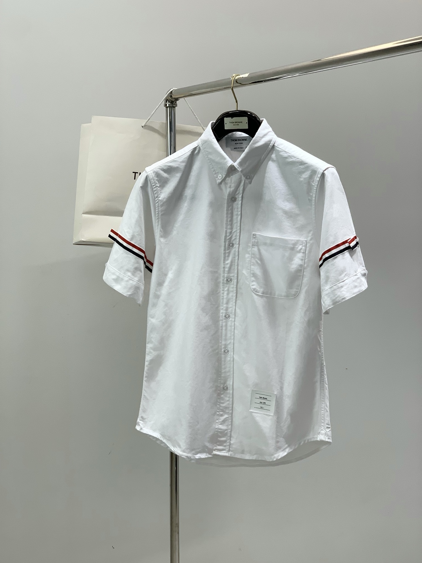 Thom Browne 汤姆·布朗 ，2026夏季最新品，时尚休闲短袖衬衫，专柜同步有售，原单狠货，采用