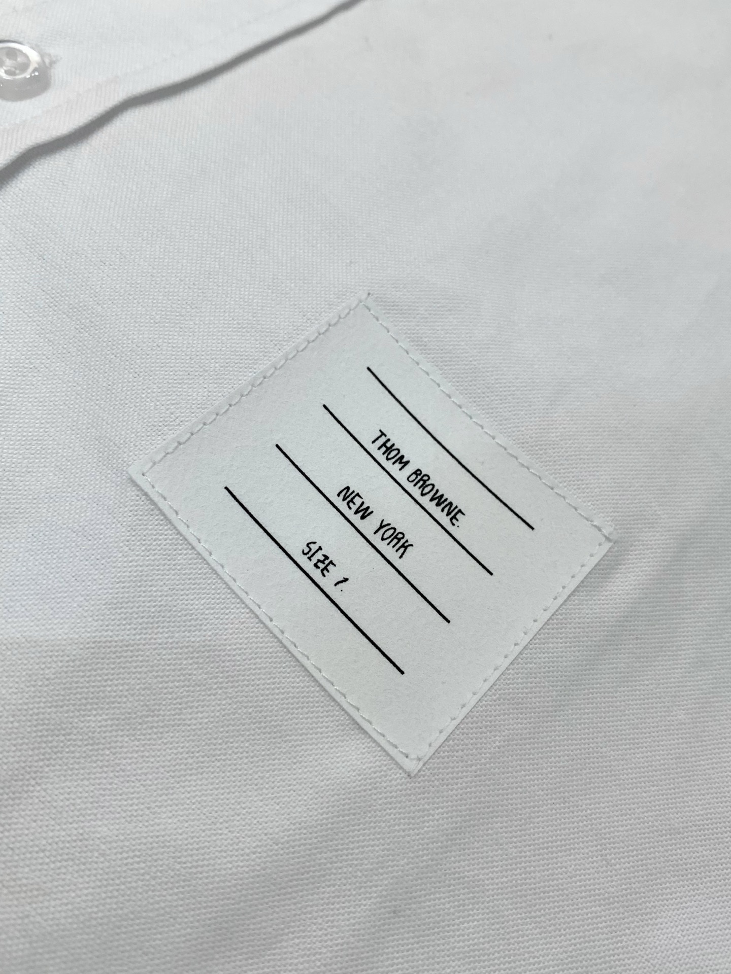 Thom Browne 汤姆·布朗 ，2026夏季最新品，时尚休闲短袖衬衫，专柜同步有售，原单狠货，采用