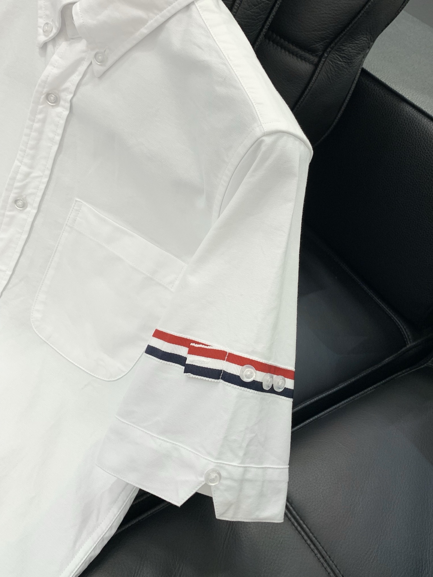 Thom Browne 汤姆·布朗 ，2026夏季最新品，时尚休闲短袖衬衫，专柜同步有售，原单狠货，采用