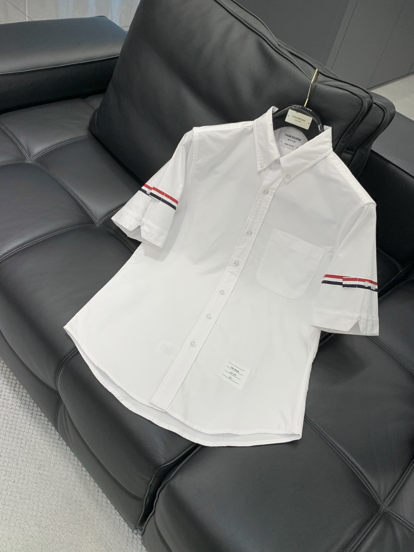 Thom Browne 汤姆·布朗 ，2026夏季最新品，时尚休闲短袖衬衫，专柜同步有售，原单狠货，采用
