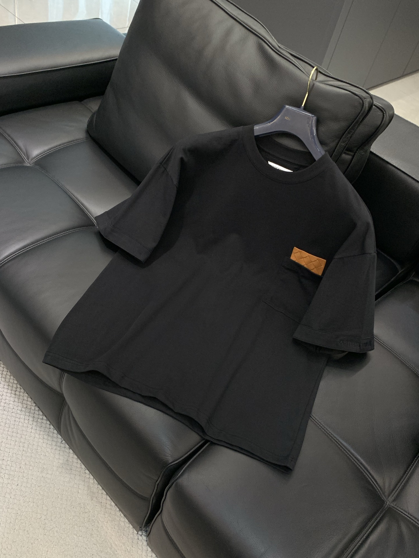 一套，Bottega Veneta 葆蝶家，2026夏季新品，时尚休闲圆领短袖套装，专柜同步有售，原单狠