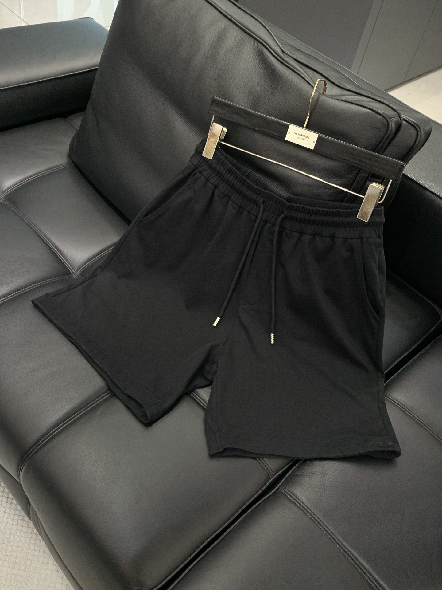 一套，Bottega Veneta 葆蝶家，2026夏季新品，时尚休闲圆领短袖套装，专柜同步有售，原单狠