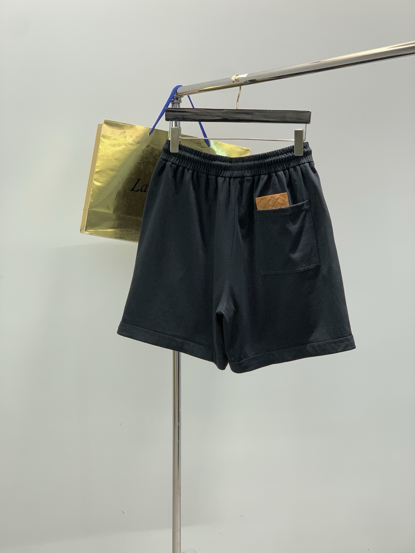 一套，Bottega Veneta 葆蝶家，2026夏季新品，时尚休闲圆领短袖套装，专柜同步有售，原单狠