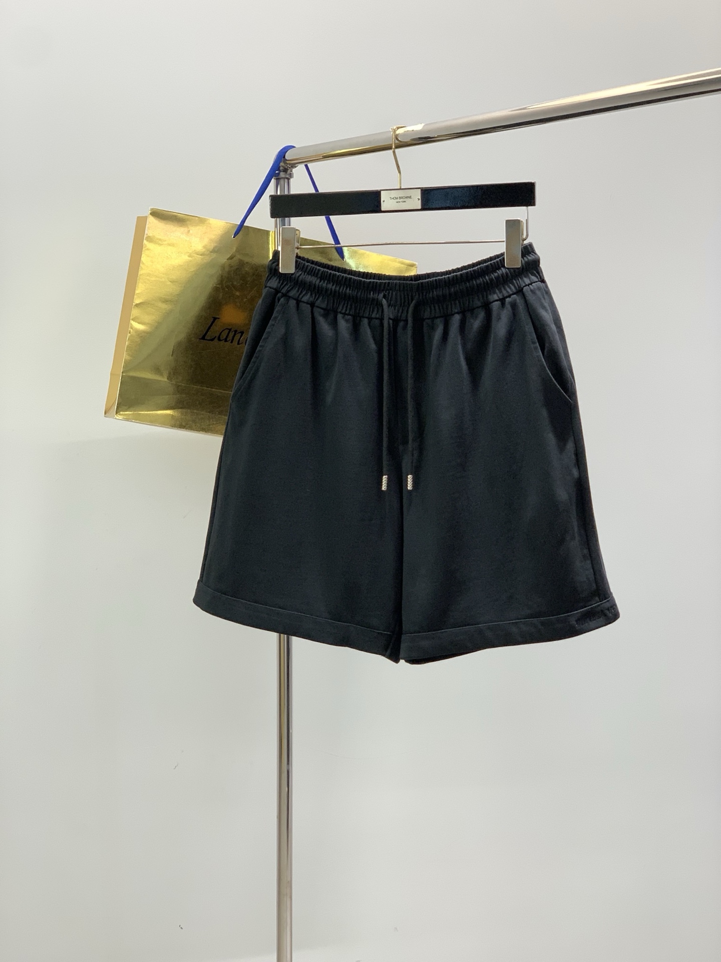 一套，Bottega Veneta 葆蝶家，2026夏季新品，时尚休闲圆领短袖套装，专柜同步有售，原单狠