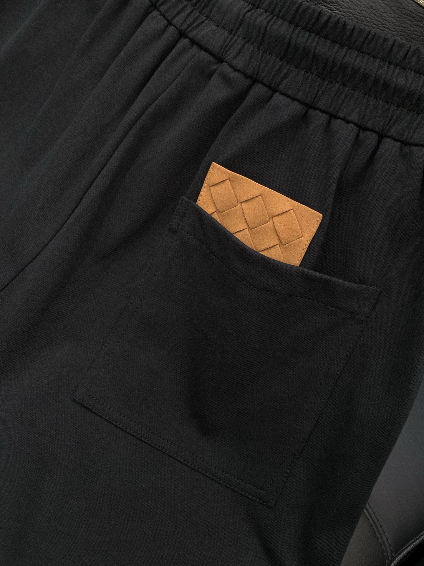 一套，Bottega Veneta 葆蝶家，2026夏季新品，时尚休闲圆领短袖套装，专柜同步有售，原单狠