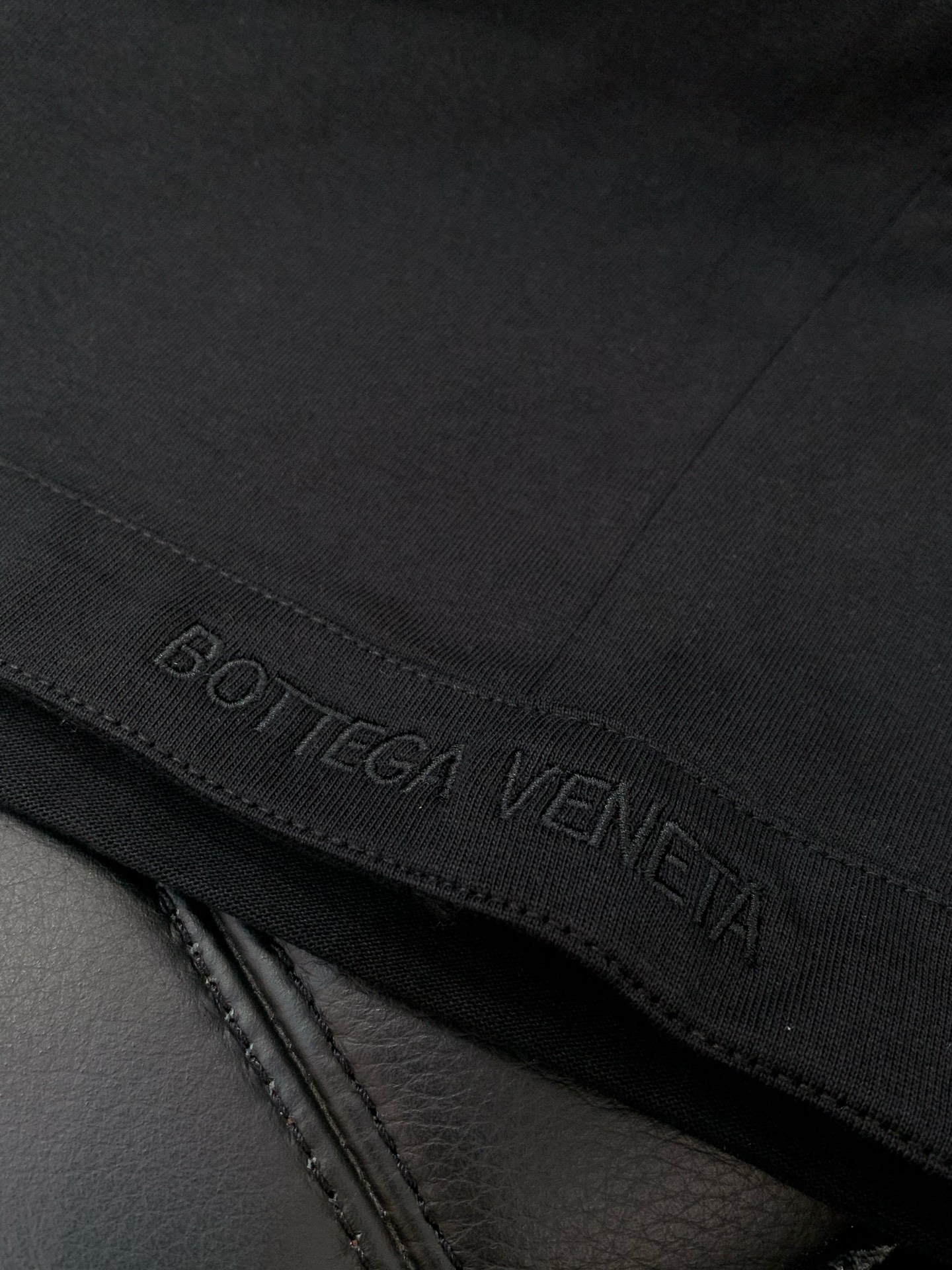 一套，Bottega Veneta 葆蝶家，2026夏季新品，时尚休闲圆领短袖套装，专柜同步有售，原单狠