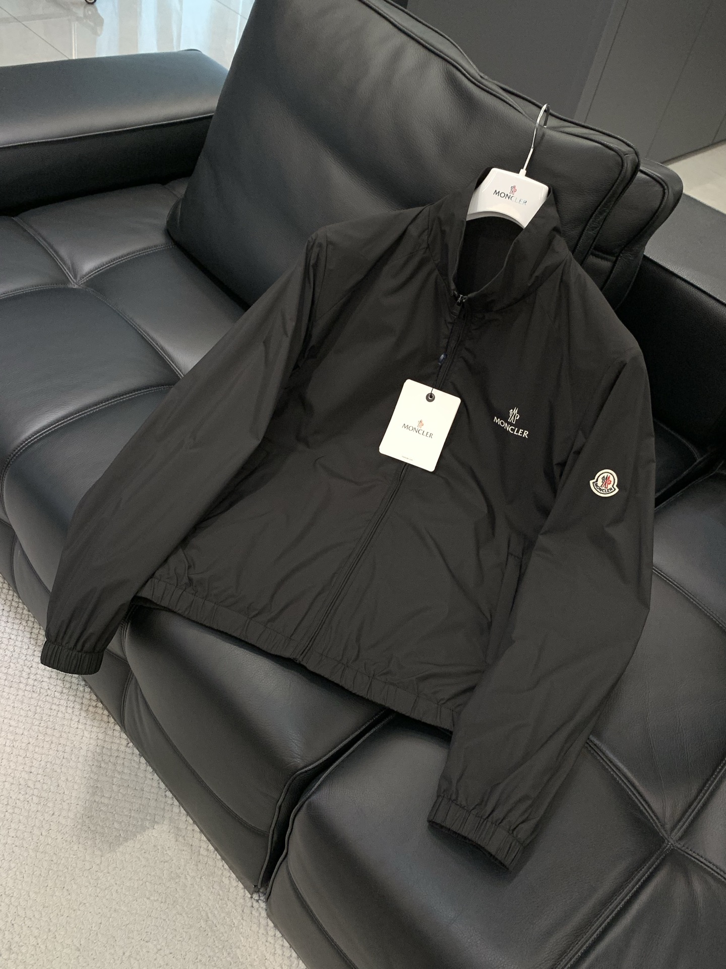 Moncler 蒙口，2026春秋最新品，专柜同步有售，原单狠货，时尚休闲立领夹克外套，上身舒适！吸睛而